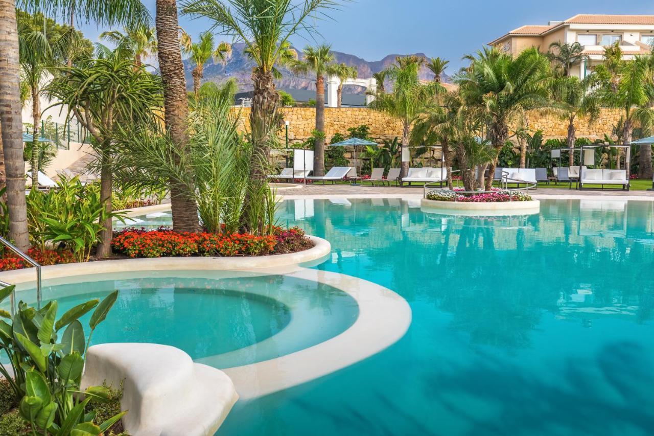 Barcelo La Nucia Palms 호텔 외부 사진 The swimming pool at the hotel